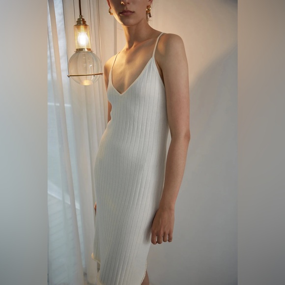 Backless Cashmere dress - Picture 3 of 3